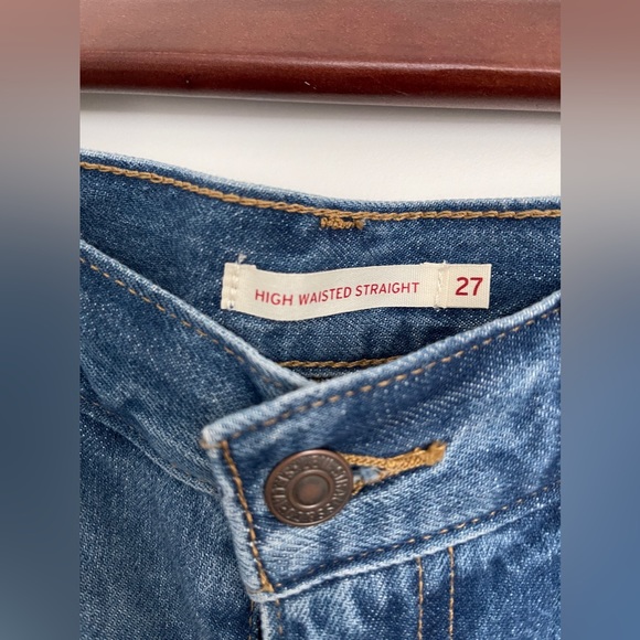 Levi’s High Wasted Straight Jeans - Picture 6 of 8